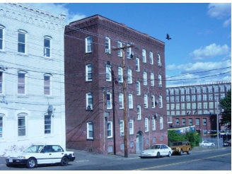 83 Jackson St in Holyoke, MA - Foto de edificio - Building Photo