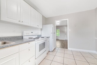 3410 Elizabeth St NW, Unit 7 in Huntsville, AL - Building Photo - Building Photo