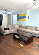 1425 W Villa Maria Rd in Bryan, TX - Foto de edificio - Building Photo