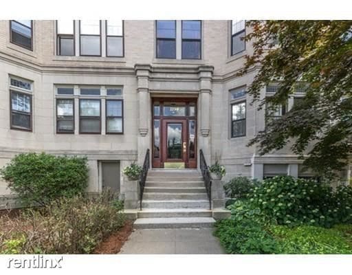 1199 Beacon St, Unit 3 in Brookline, MA - Building Photo - Building Photo