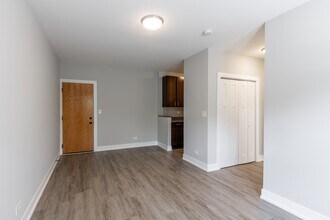 705 W Brompton Ave, Unit 3 in Chicago, IL - Building Photo - Building Photo