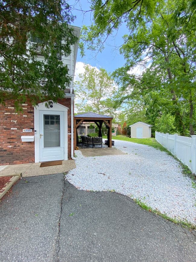 496 E Main St, Unit 2