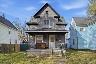 214 58th St in Niagara Falls, NY - Building Photo