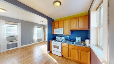 2360 W Dickens Ave in Chicago, IL - Building Photo - Building Photo