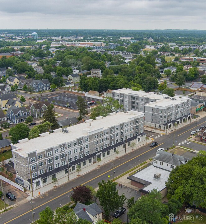 830 Hamilton St in Franklin Township, NJ - Building Photo