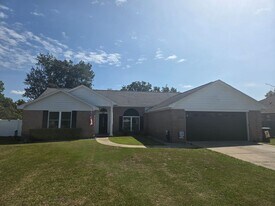 1303 Sutherland Ct in Lynn Haven, FL - Building Photo