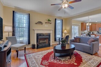 320 Lawrence Rd in Cary, NC - Foto de edificio - Building Photo