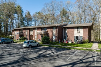 Turkey Hill Apartments in East Granby, CT - Building Photo - Building Photo