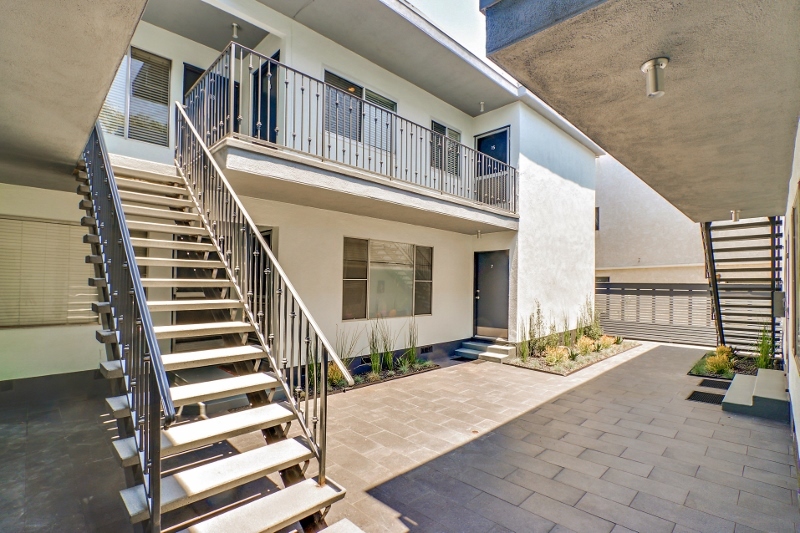 519 Hill St in Santa Monica!  Steps to Mai... in Santa Monica, CA - Building Photo