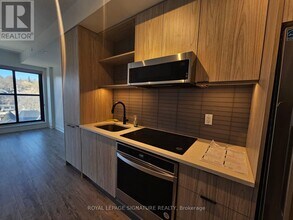 185 Dunlop St E in Barrie, ON - Building Photo - Building Photo