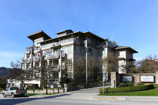 530-580 Raven Woods Dr in North Vancouver, BC - Building Photo - Building Photo