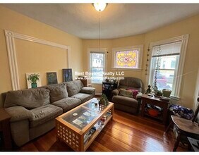 2 Gilson Terrace, Unit 1 in Somerville, MA - Foto de edificio - Building Photo