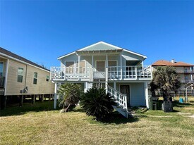 124 7th St in San Leon, TX - Building Photo