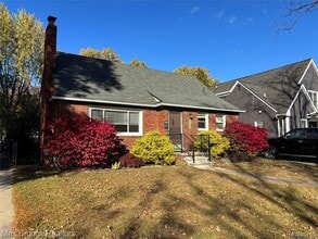 2405 Pembroke Rd in Birmingham, MI - Building Photo - Building Photo
