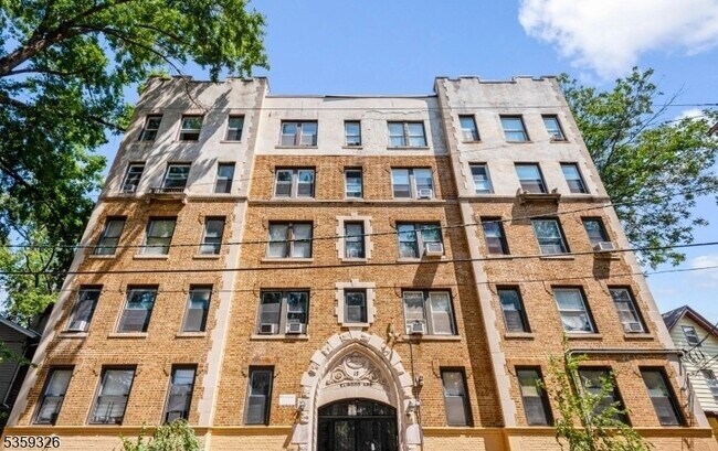 property at 17 Elwood Pl