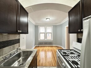 1363 W Estes Ave, Unit T1 in Chicago, IL - Foto de edificio - Building Photo