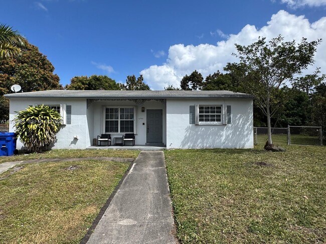 16981 NE 8th Ct in North Miami Beach, FL - Building Photo - Building Photo
