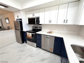 7050 Nantucket Cir, Unit 6 in North Fort Myers, FL - Building Photo - Building Photo