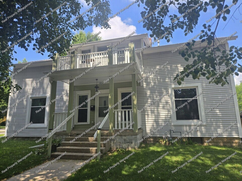 158 Institute St in Valparaiso, IN - Building Photo