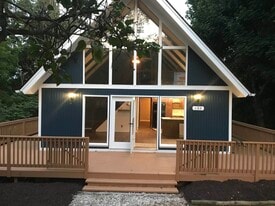 122 Waterlick Ct in McGaheysville, VA - Building Photo