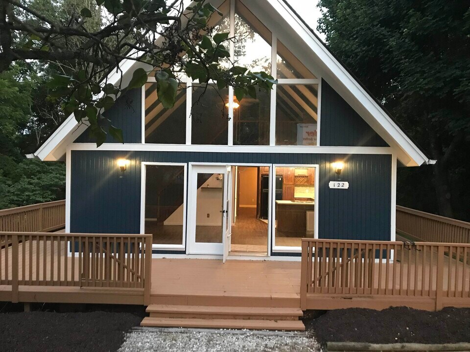 122 Waterlick Ct in McGaheysville, VA - Building Photo