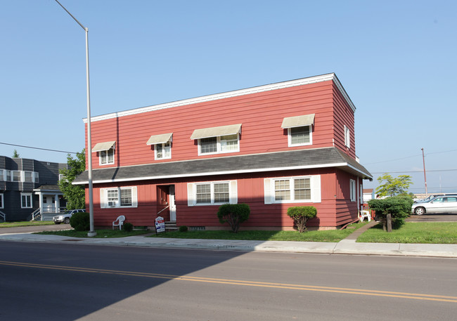 1225 Banks Ave in Superior, WI - Foto de edificio - Building Photo