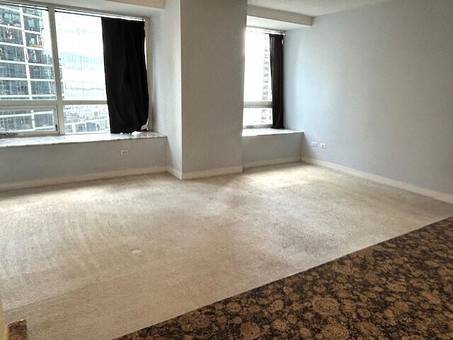 property at 512 N McClurg Ct