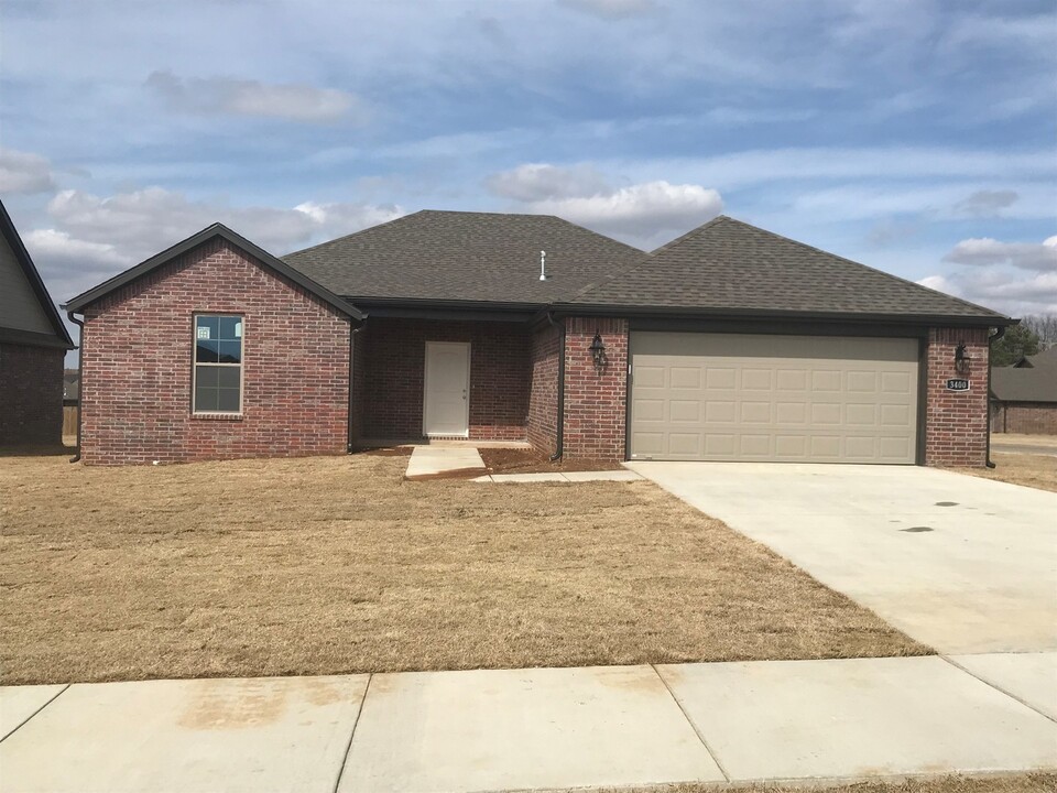 3400 SW Gibson Ave in Bentonville, AR - Foto de edificio