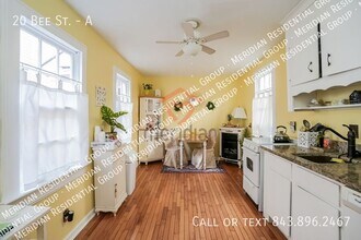 20 Bee St in Charleston, SC - Foto de edificio - Building Photo