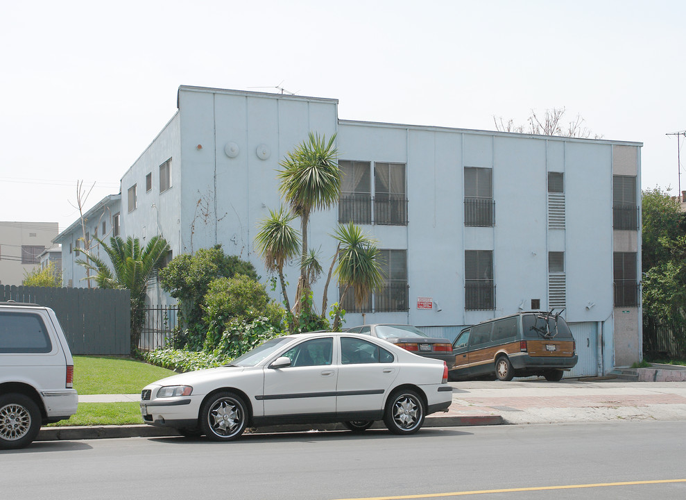 4106 Rosewood Ave in Los Angeles, CA - Building Photo