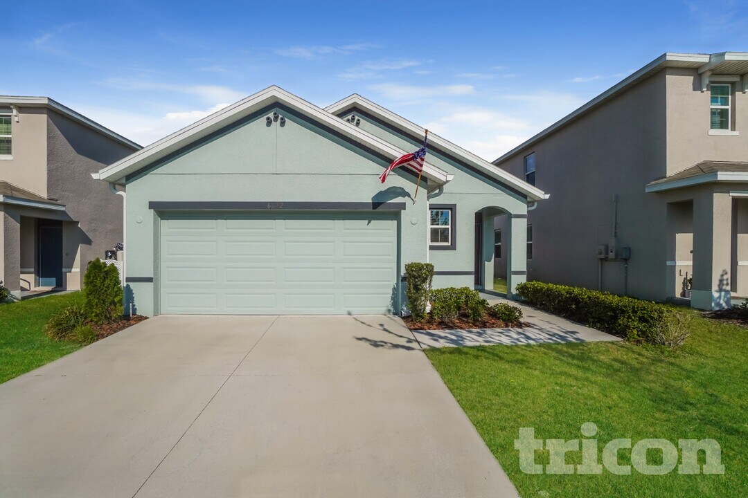 6632 Seaway Dr in Brooksville, FL - Foto de edificio
