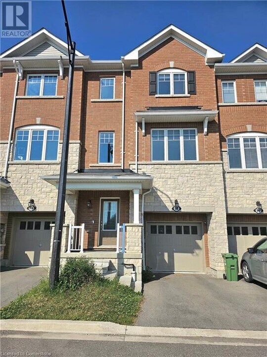 98 Hibiscus Ln in Hamilton, ON - Building Photo