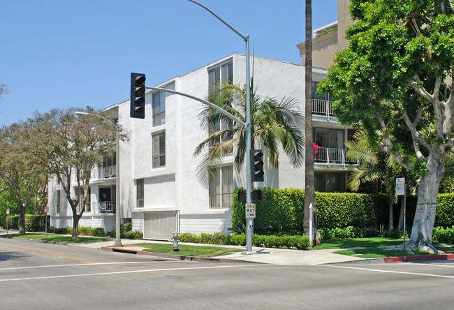 9297 Burton Way in Beverly Hills, CA - Building Photo - Building Photo