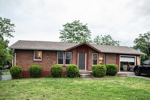 101 Evergreen Circle in Hendersonville, TN - Building Photo