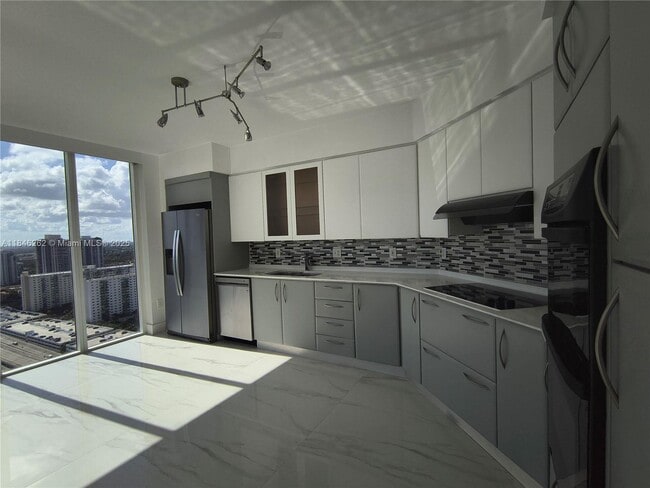 19111 Collins Ave, Unit 2906 in Sunny Isles Beach, FL - Building Photo - Building Photo