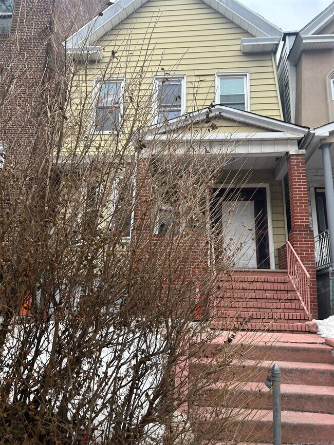 72 Fairview Ave in Jersey City, NJ - Building Photo - Building Photo