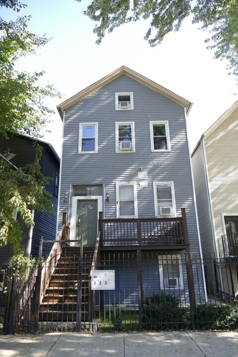 1729 N Fairfield Ave in Chicago, IL - Building Photo