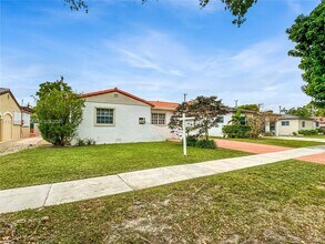 5760 SW 10th St in West Miami, FL - Building Photo - Building Photo