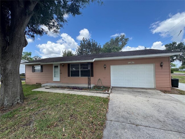 property at 32641 Lake Eustis Dr