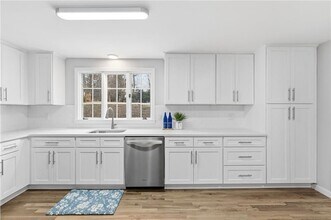 38 Juniper Ln in Holden, MA - Foto de edificio - Building Photo