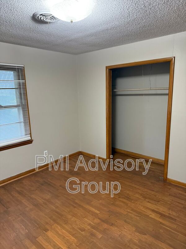 property at 807 Lincoln St