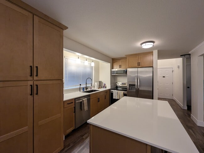 319 10th Ave SE in Puyallup, WA - Building Photo - Building Photo
