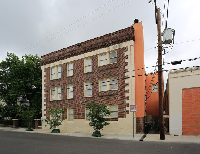 Toltec Apartments in San Antonio, TX - Building Photo - Building Photo