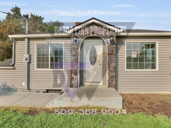 5203 N Evergreen Rd in Spokane Valley, WA - Foto de edificio - Building Photo