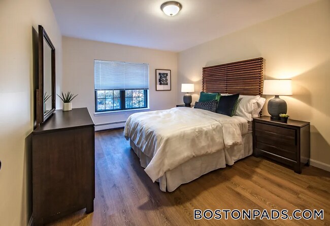 757 Highland Ave in Needham, MA - Foto de edificio - Building Photo