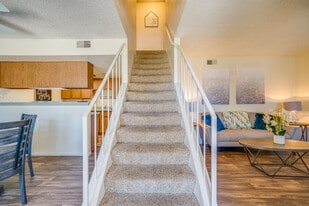 Falcon Glen in Mesa, AZ - Building Photo