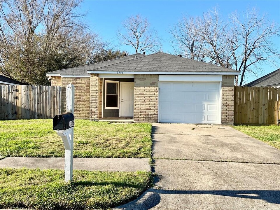 5306 Deborah Ln in Baytown, TX - Building Photo