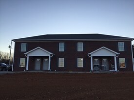 1750 Bowling Green Rd in Scottsville, KY - Building Photo