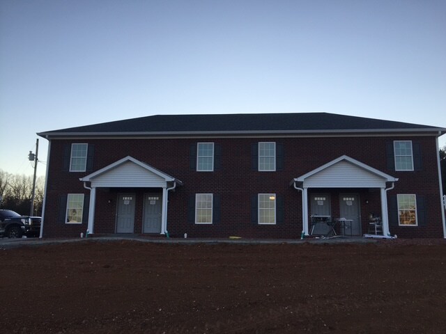 1750 Bowling Green Rd in Scottsville, KY - Building Photo