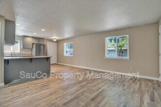 2423 NW 3rd Ave in Hillsboro, OR - Building Photo - Building Photo